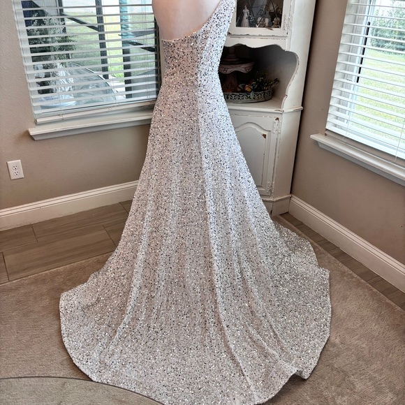 NEW White Dress, White Sequins Dress, One Shoulder, Prom Dress, NWOT, Size XL/16 - Picture 10 of 12
